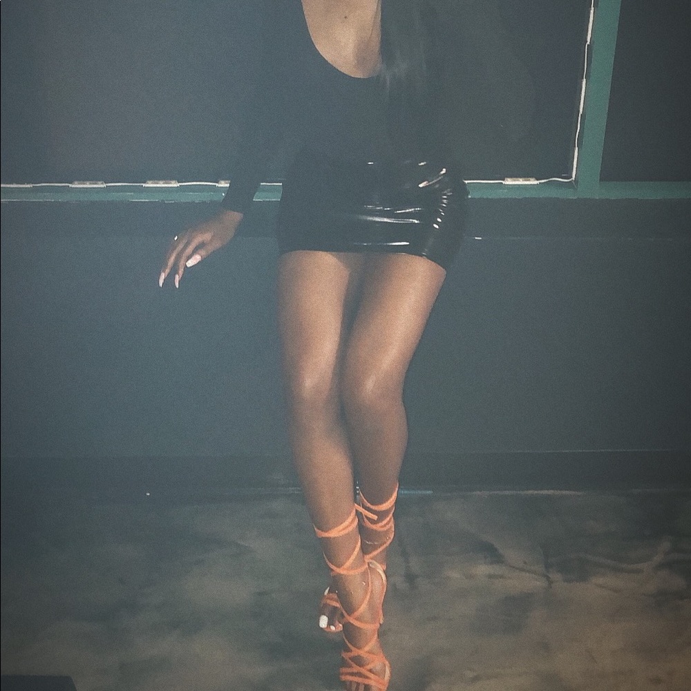 LEATHER SKIRT !